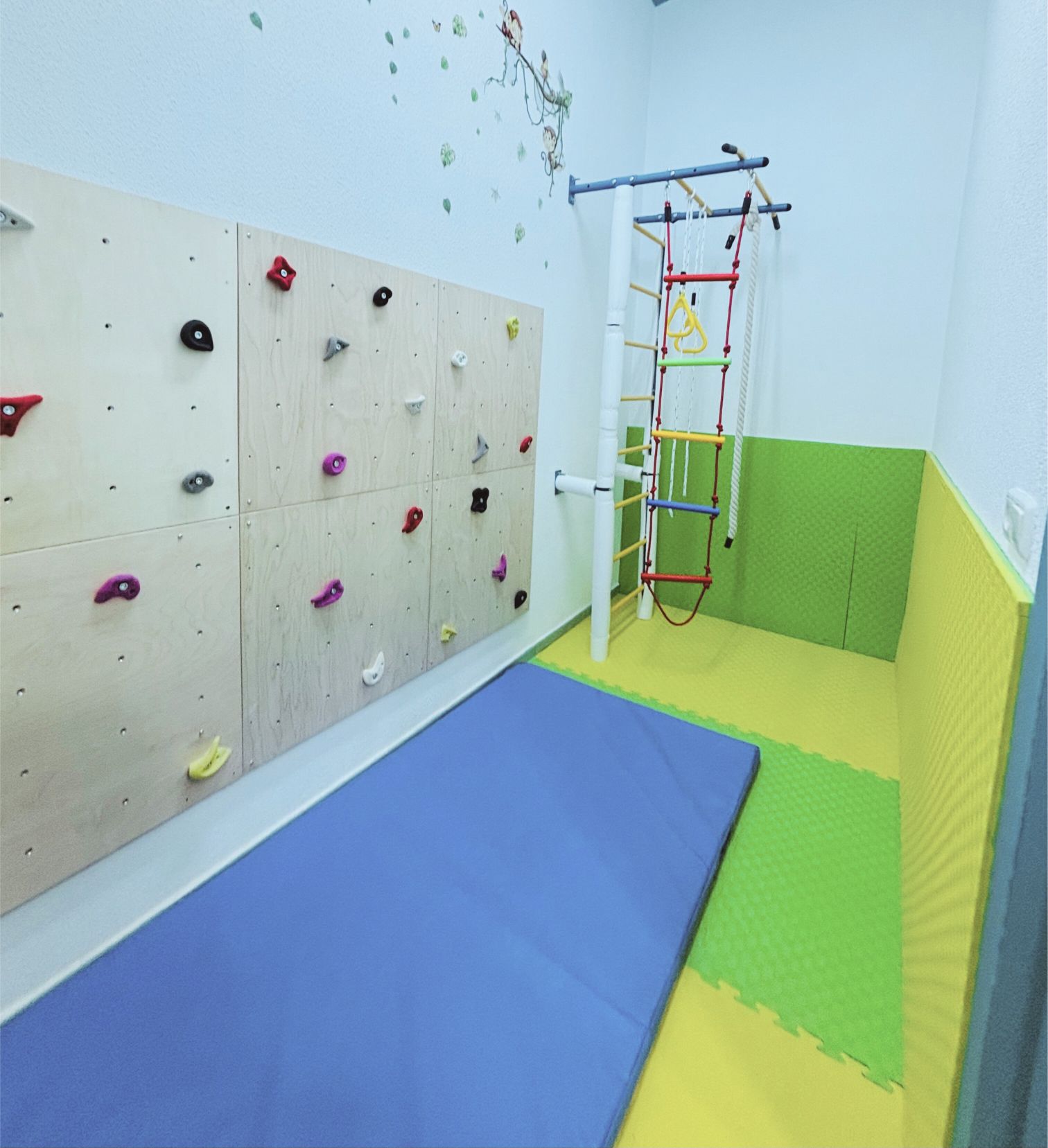 niños en parque de bolas murcia