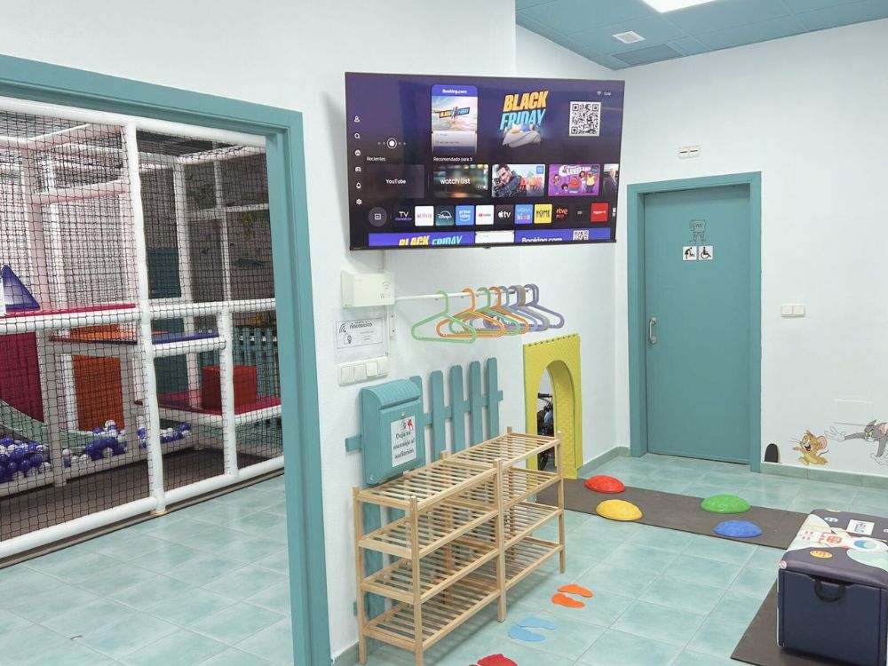 niños en parque de bolas murcia